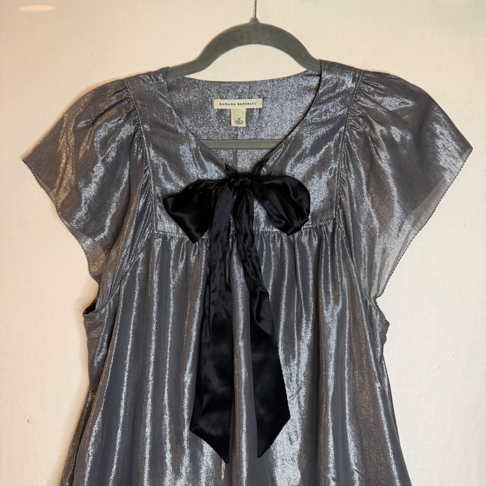 Banana Republic Metallic Silver Blouse Black Satin Bow Flutter Sleeve Top Medium